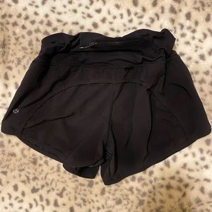 black lululemon shorts